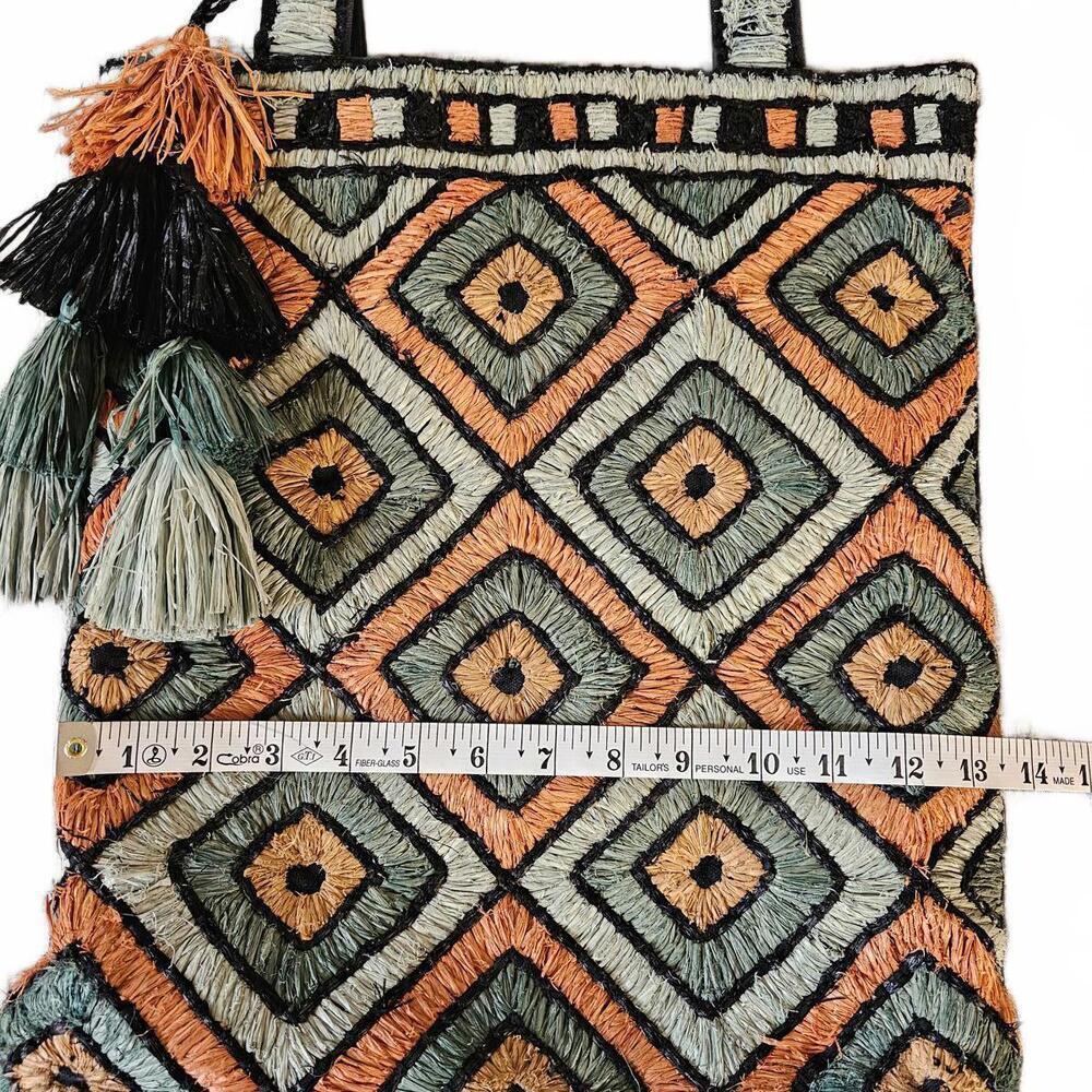 Handmade Geometric Pattern Tote Bag with Tassels - Picture 5 of 7